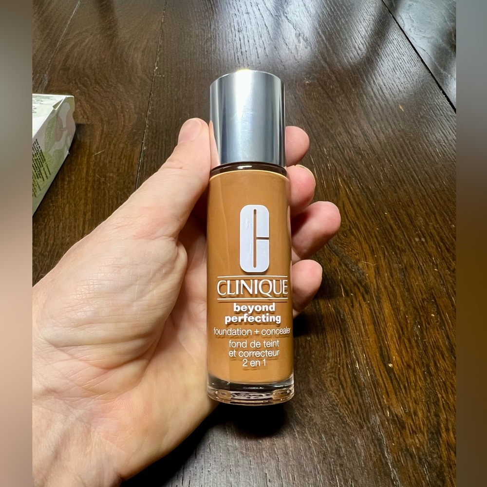 🎉HOST PICK 🎉Clinique beyond perfecting foundation + concealer - amber 30…